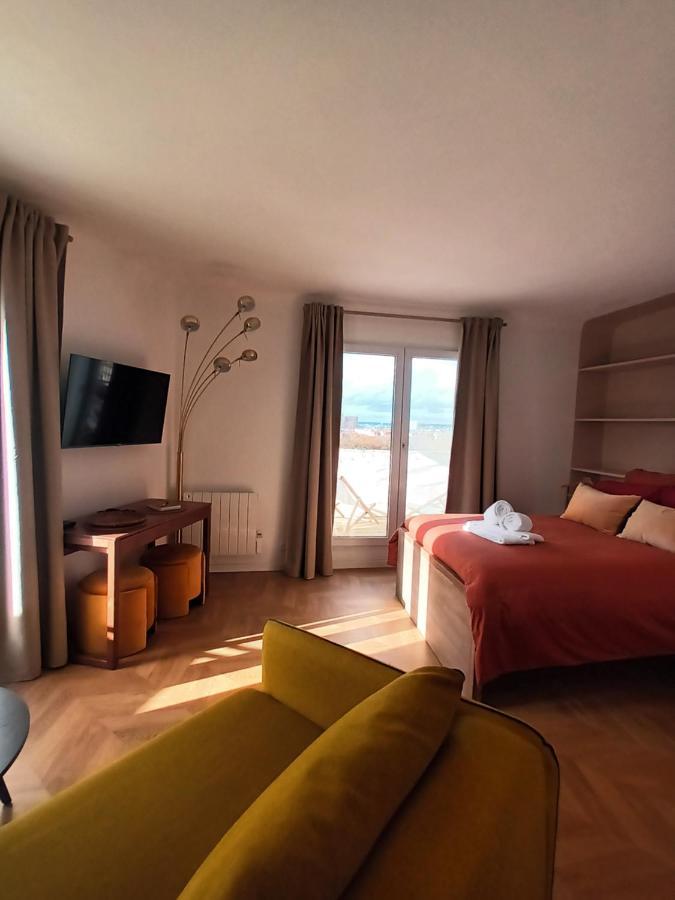 Paris Balcony Top Floor Room المظهر الخارجي الصورة