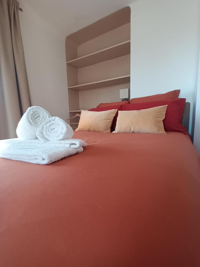 Paris Balcony Top Floor Room المظهر الخارجي الصورة