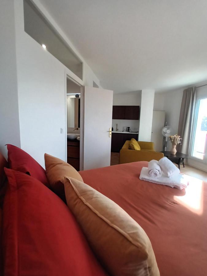 Paris Balcony Top Floor Room المظهر الخارجي الصورة