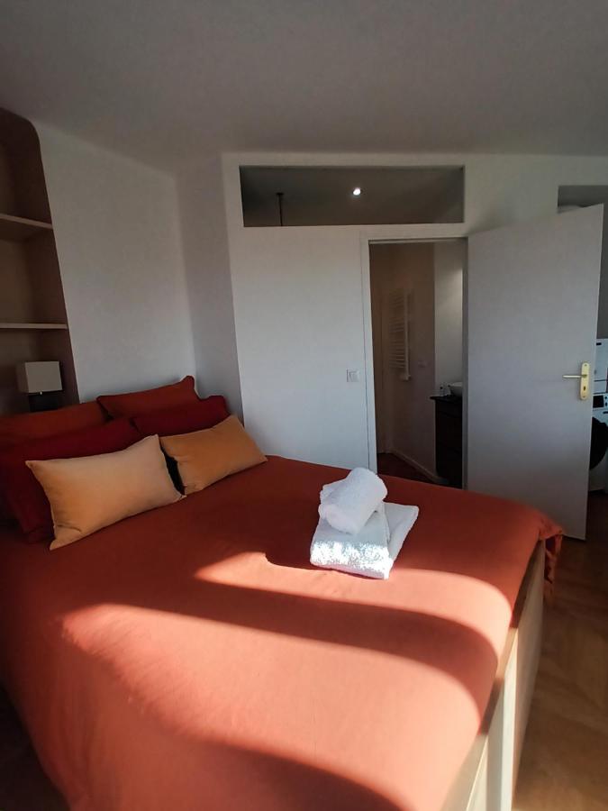 Paris Balcony Top Floor Room المظهر الخارجي الصورة
