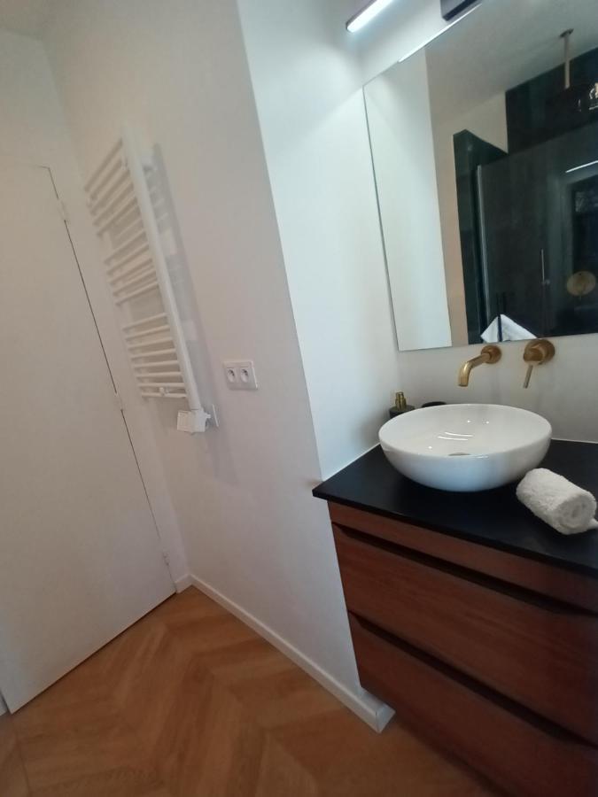 Paris Balcony Top Floor Room المظهر الخارجي الصورة
