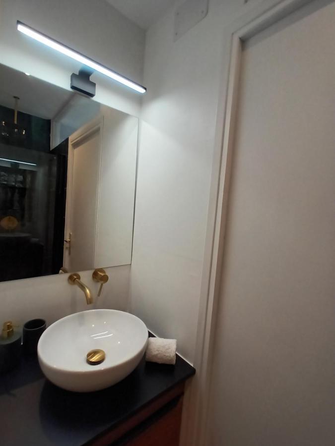 Paris Balcony Top Floor Room المظهر الخارجي الصورة