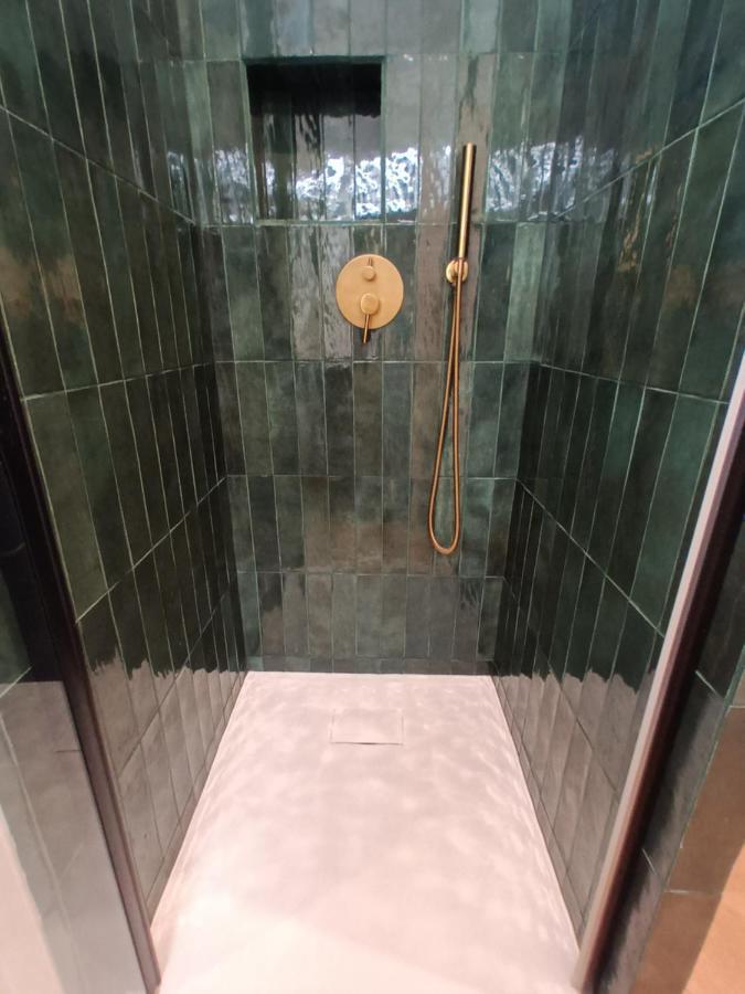 Paris Balcony Top Floor Room المظهر الخارجي الصورة