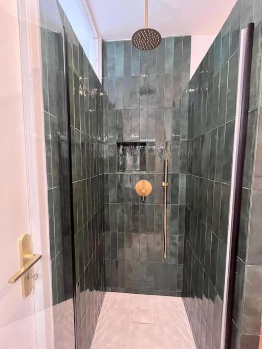 Paris Balcony Top Floor Room المظهر الخارجي الصورة