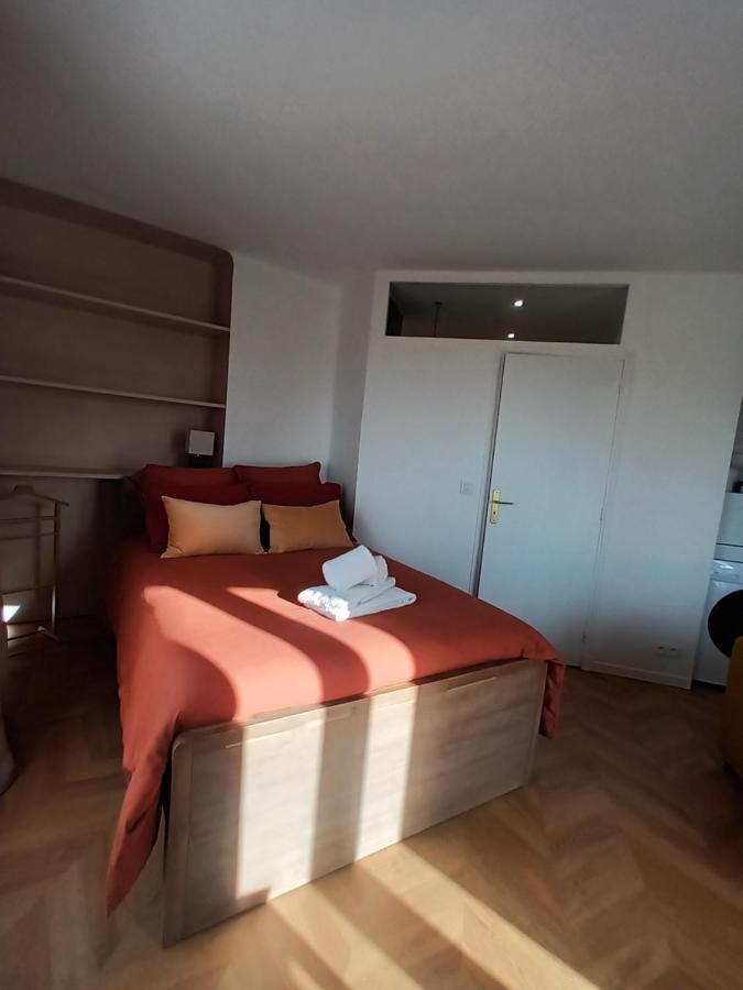 Paris Balcony Top Floor Room المظهر الخارجي الصورة