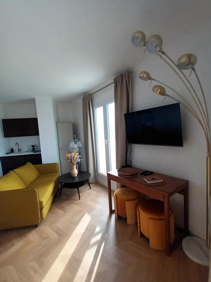 Paris Balcony Top Floor Room المظهر الخارجي الصورة