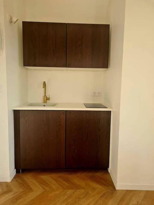 Paris Balcony Top Floor Room المظهر الخارجي الصورة